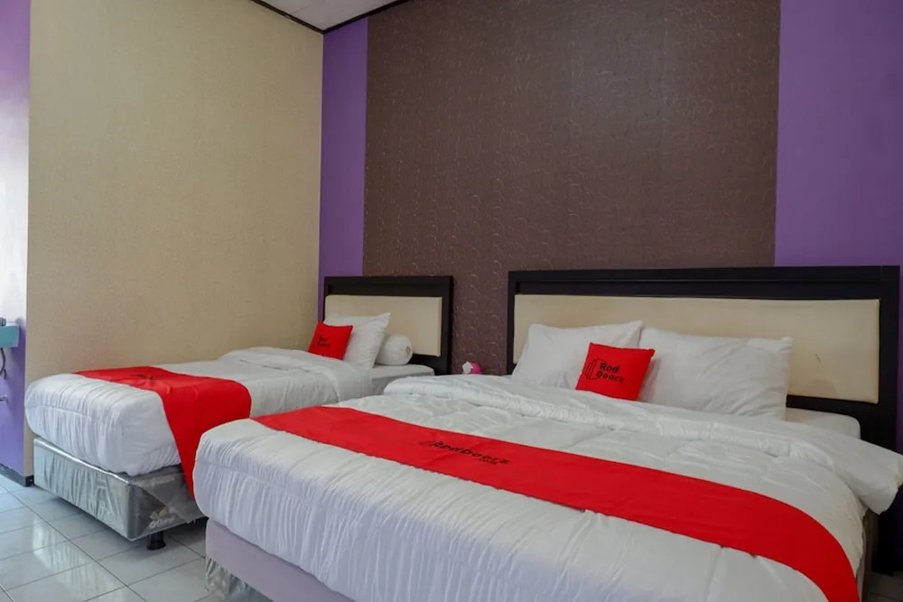 Ungu National Hotel by RedDoorz