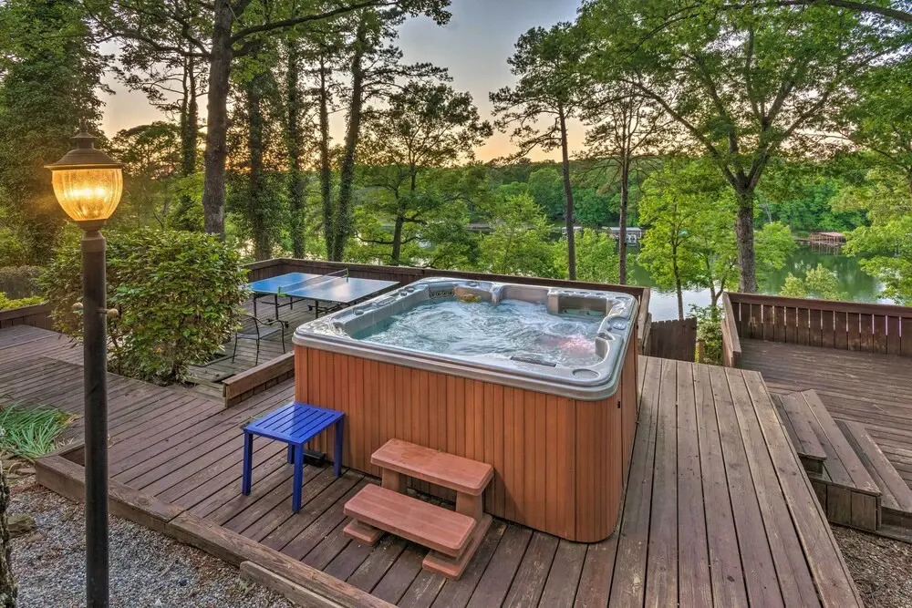 Dock, Hot Tub & Kayaks: Luxe Hot Springs Lakehouse