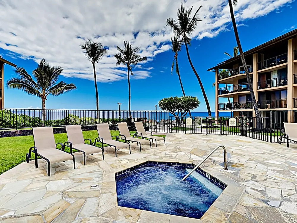 New Listing! Oceanfront W/ Resort Amenities 2 Bedroom Condo