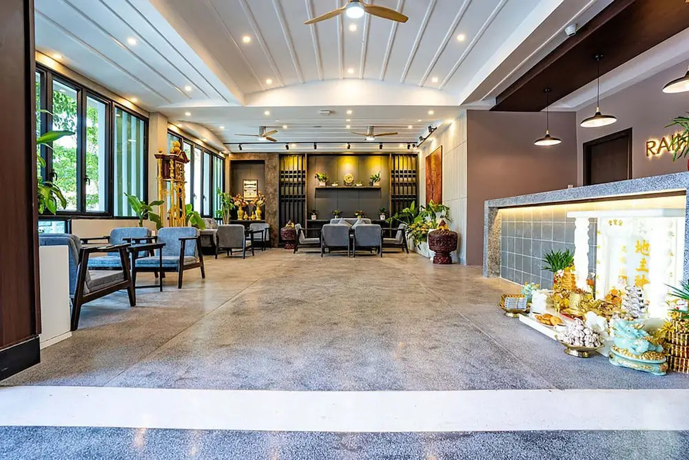 Rainforest Hotel by NSUN