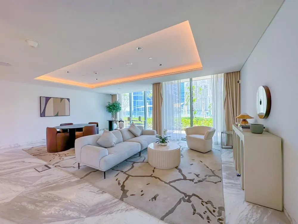 Luxury StayCation - Spacious Modern Apt Overlooking The Arabian Sea