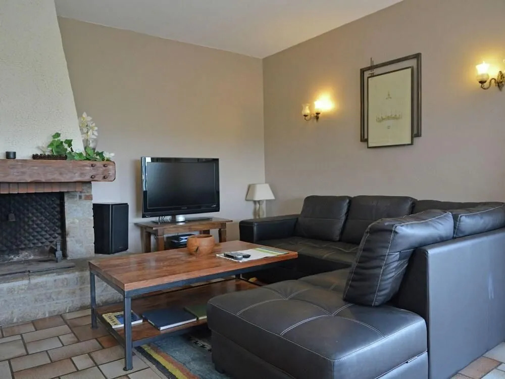 Single storey cottage with view on the Medieval city