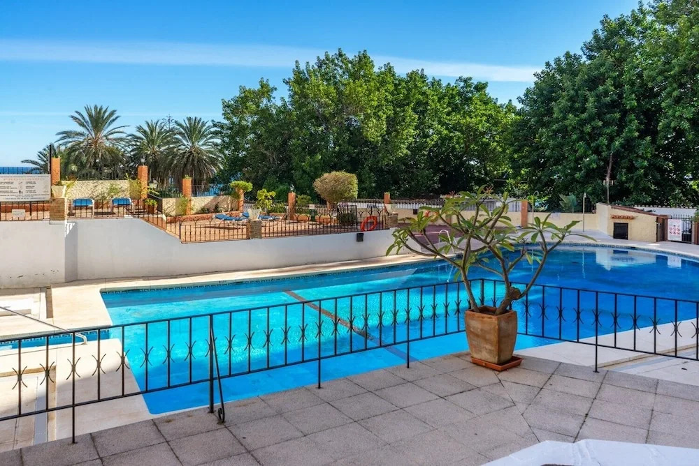 Lovely Beachfront Apartment with Sunny Balcony Ref 35
