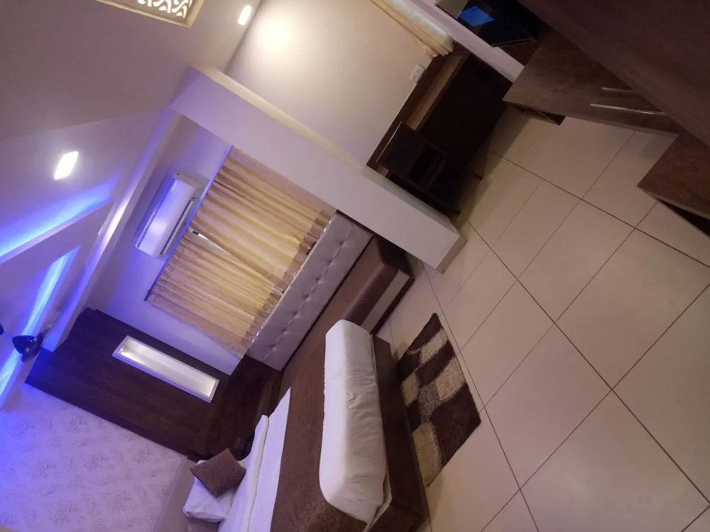 Hotel Devkinandan