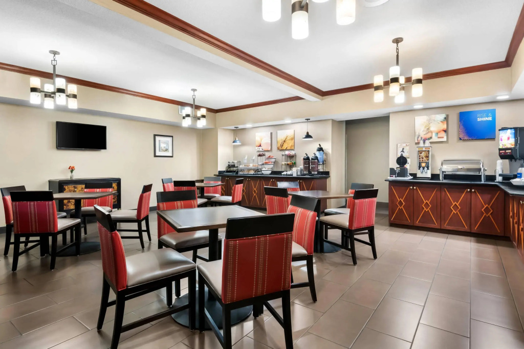 Comfort Inn & Suites North East