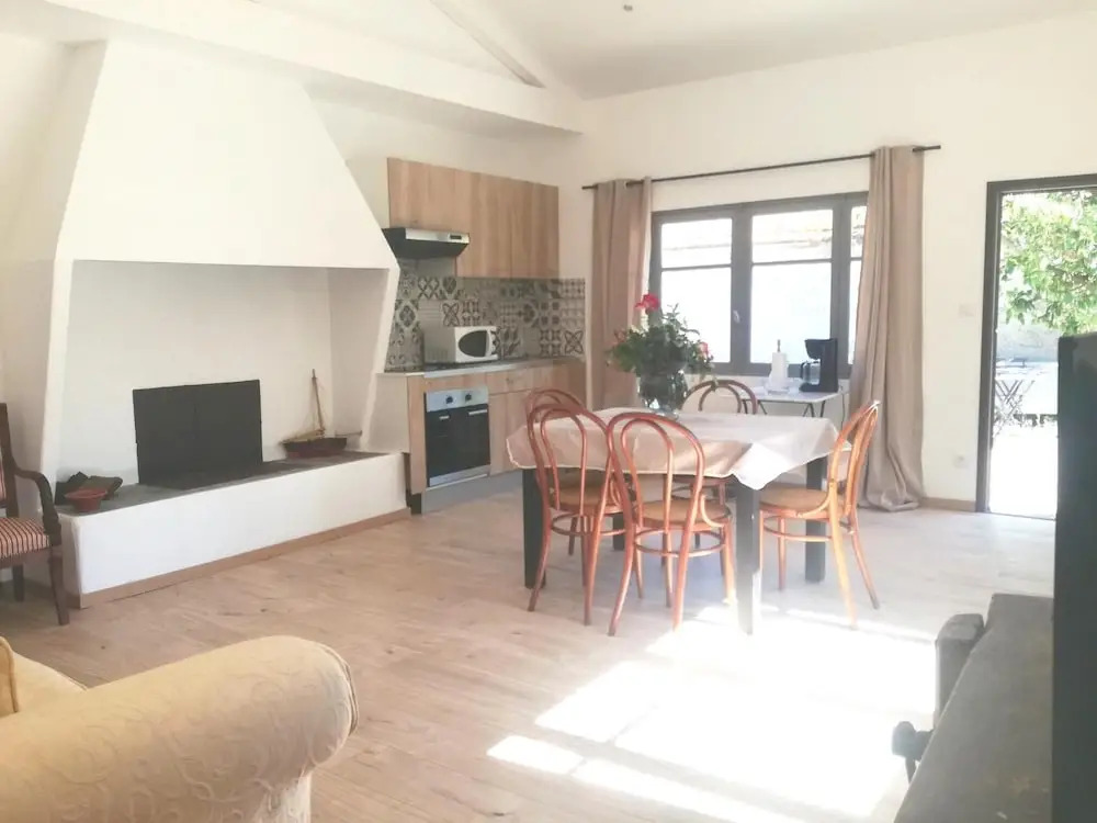 House With one Bedroom in Saint-gilles, With Shared Pool, Furnished Garden and Wifi