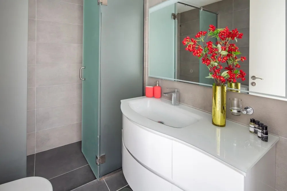Ravishing 3BR Apartment With Amazing Marina Views