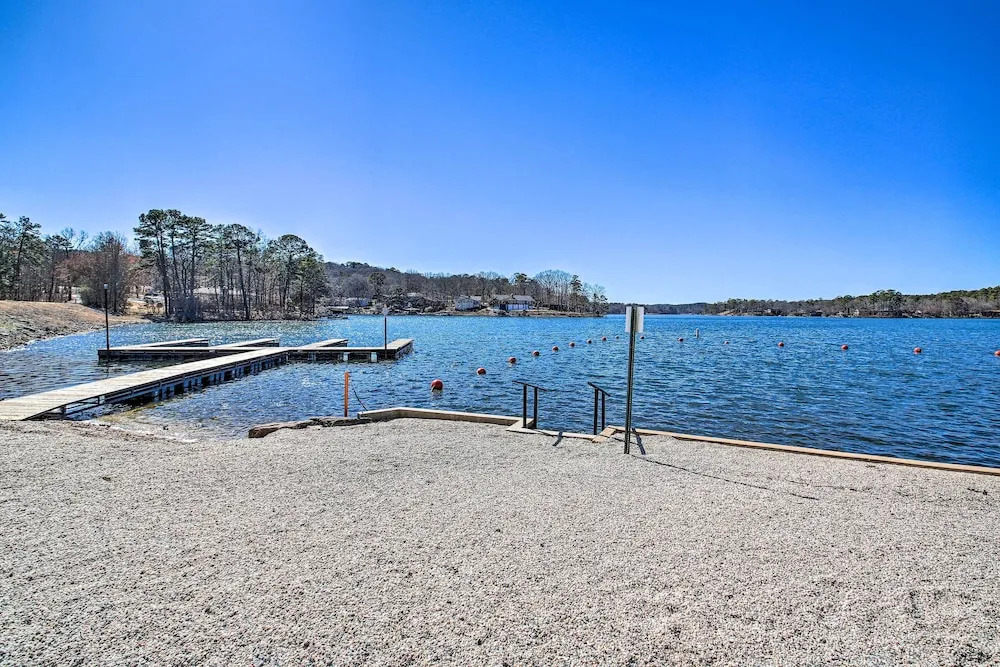 1/2 Mi to DeSoto Lake: Hot Springs Village Home