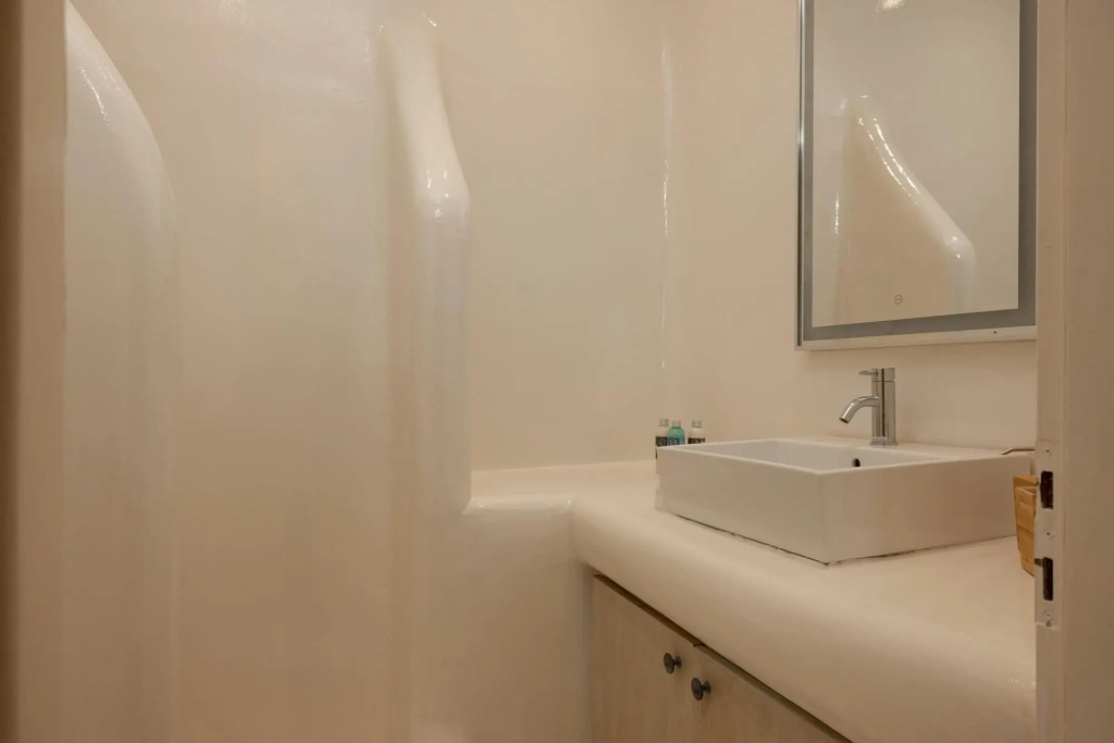 Luxury Apartment with Swimming Pool 2B