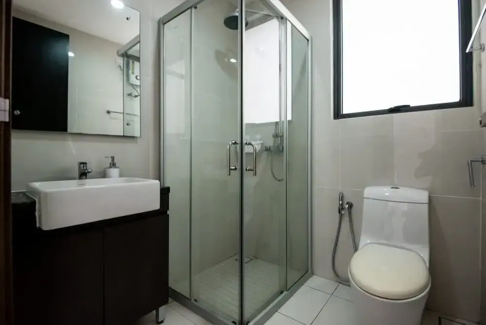 A Stylish 2BR Suite, Water Views, Free Parking
