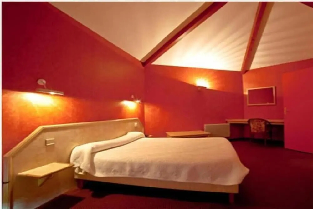 Logis Hotels - Hotel Restaurant l Enclos