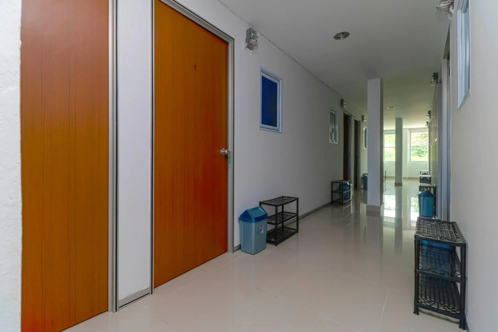 RedDoorz Plus near Kepri Mall