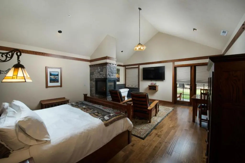FivePine Lodge