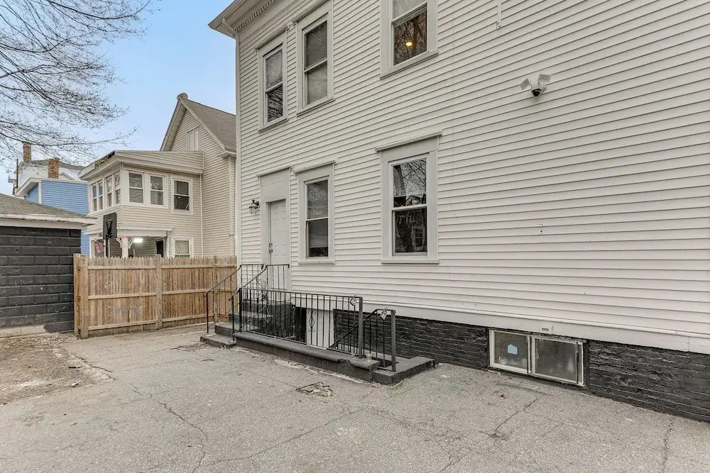1 Mi to Dtwn: Pet-friendly Providence Apt w/ Yard