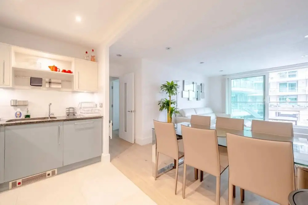 Central 2BD Flat w/ River View Balcony - Vauxhall!