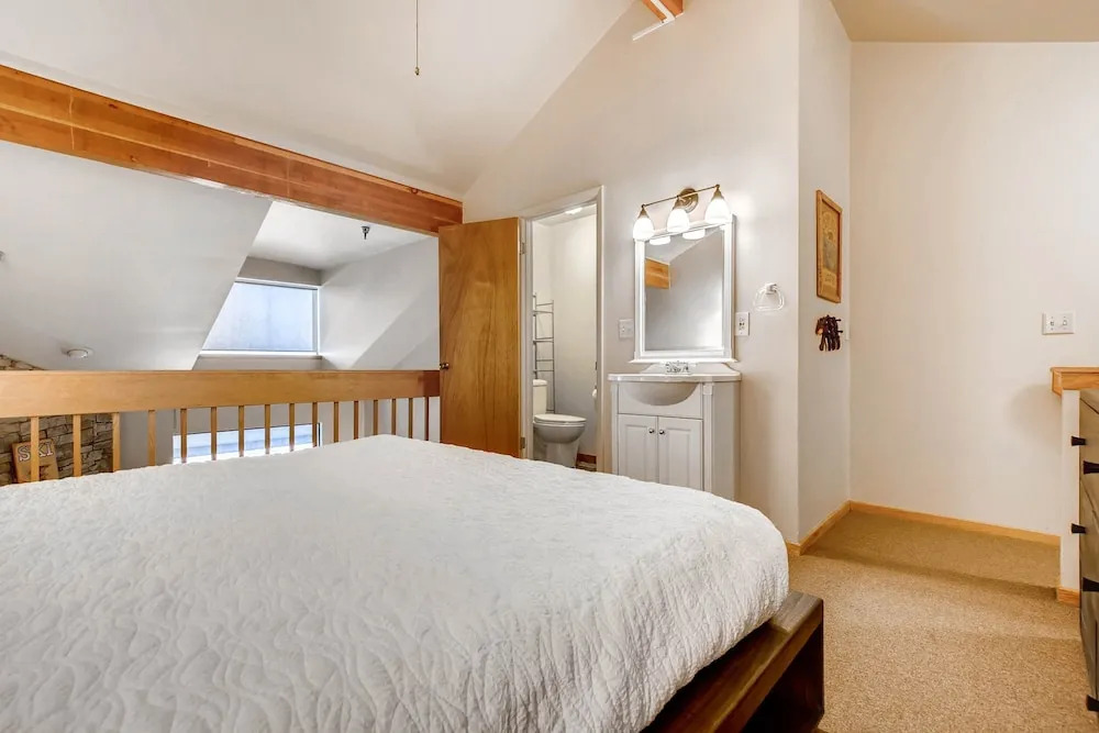 Powder Pointe 303b 1 Bedroom Condo by RedAwning