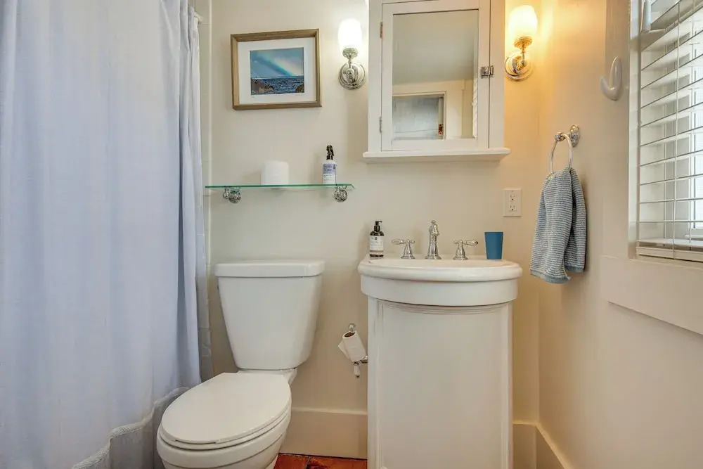 < 1 Mi to Beach! Kennebunk Cottage w/ Yard