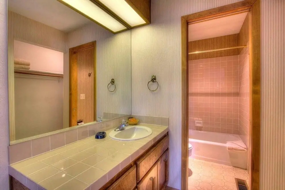 Ski Lake Lodge 3 Bedroom Home by RedAwning