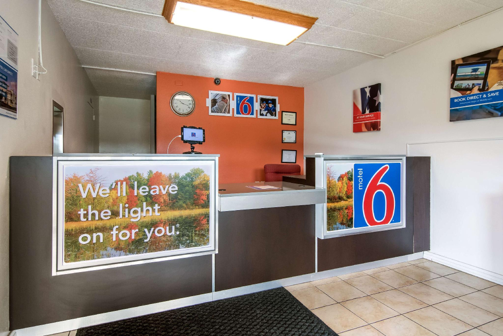 Motel 6-New Stanton, PA