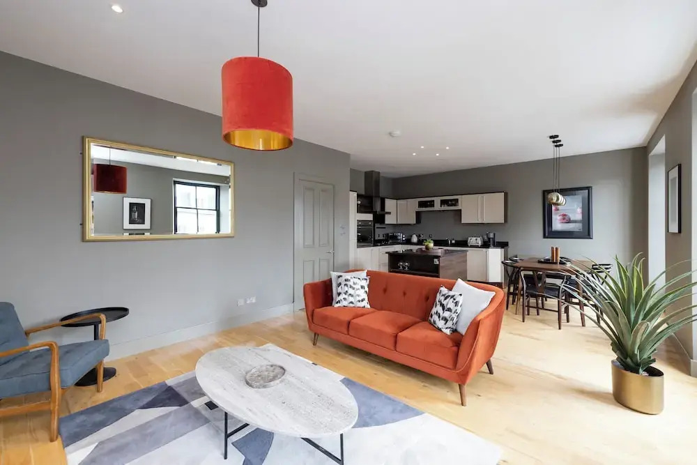 Stylish 2-bed flat in New Town