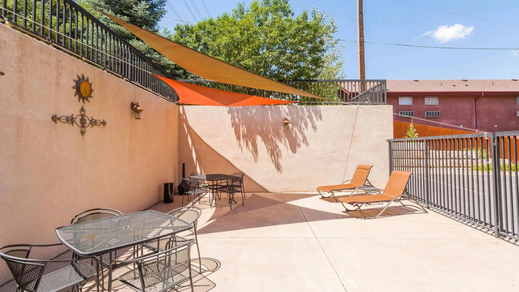 Manitou Pikes Peak Hotel