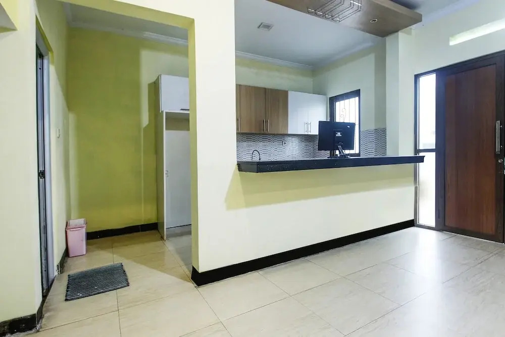 OYO Life 91606 Nadin Guest House Syariah