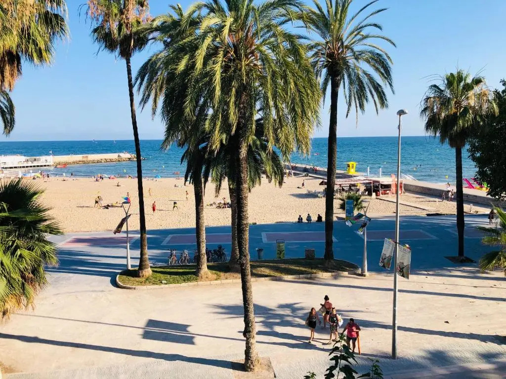Newly Renovated Beachfront Apartment Ideally Located in Penelope