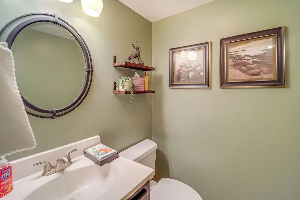 Hike, Ski & Soak: Beech Mtn Home w/ Views, Hot Tub