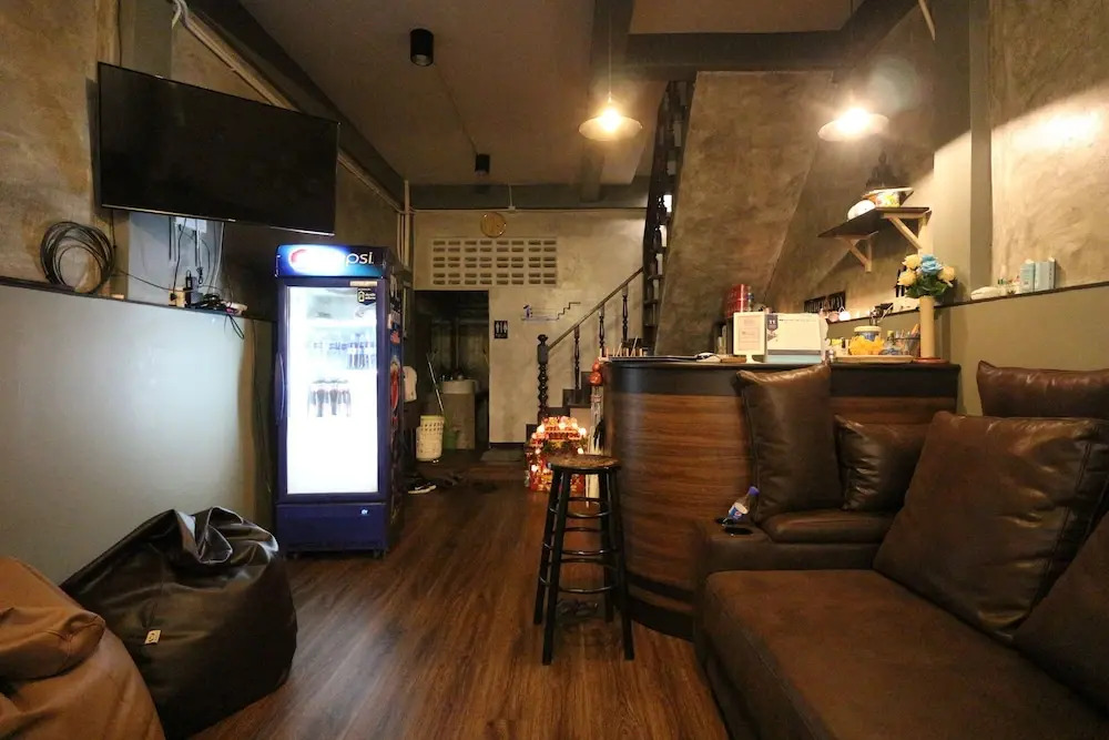 OYO 612 Hansa Hostel