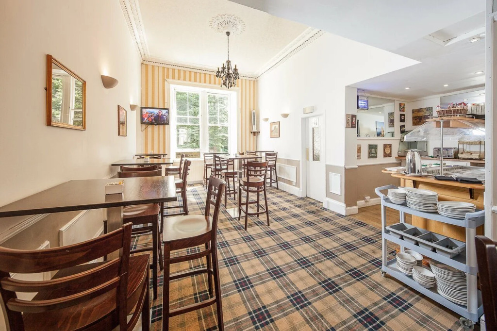 Piries Hotel