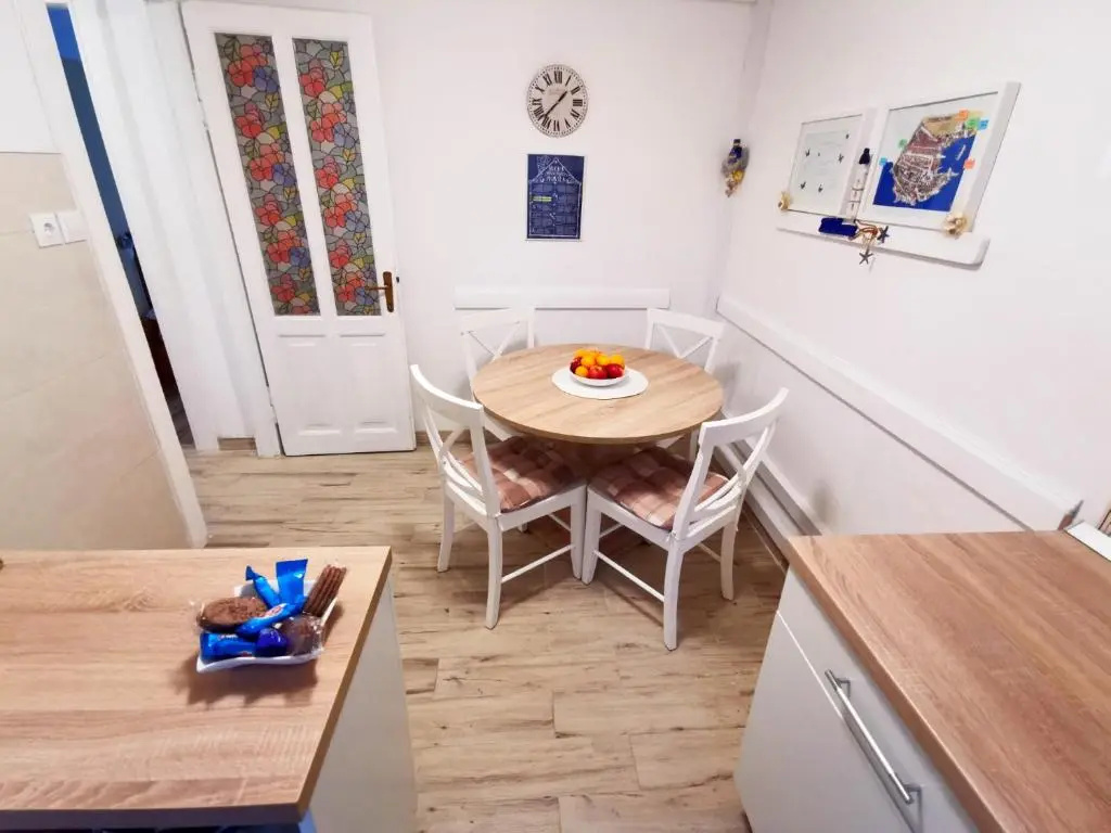 Old Town Apartment Theo