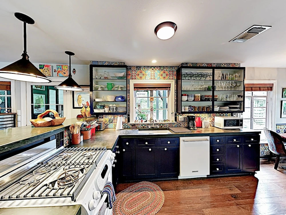 1606 Kenwood Ave Bungalow Bungalow