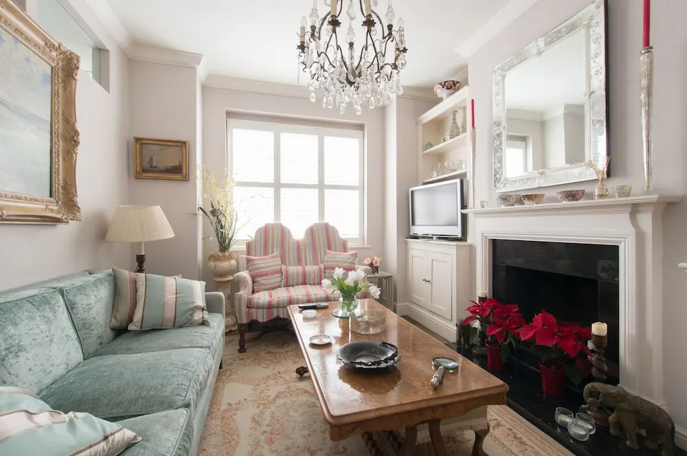 Beautiful Barnes Home with Garden