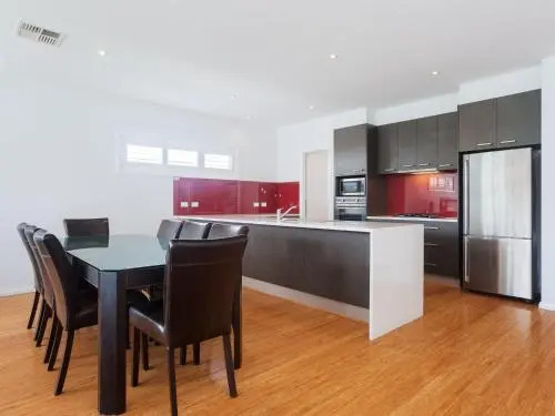 7 Judith Street Stunning duplex with ducted air