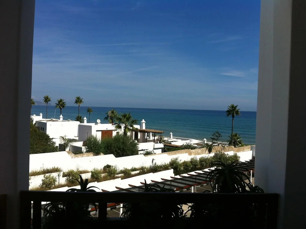 Marina Beach CHW Apartment
