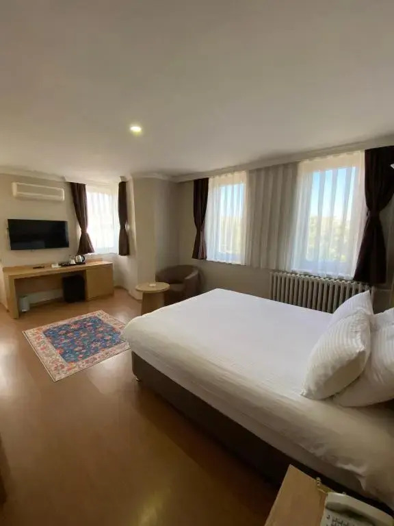 Üç Yıldız Hotel
