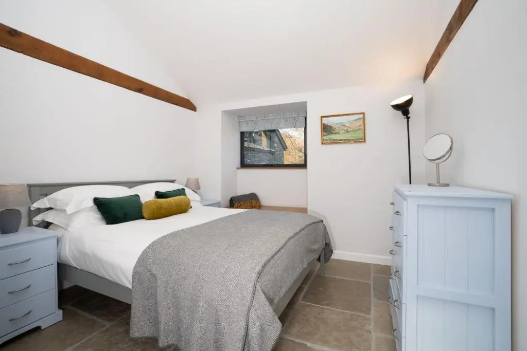 Grasmere Cottage with Stunnng Views by LetMeStay