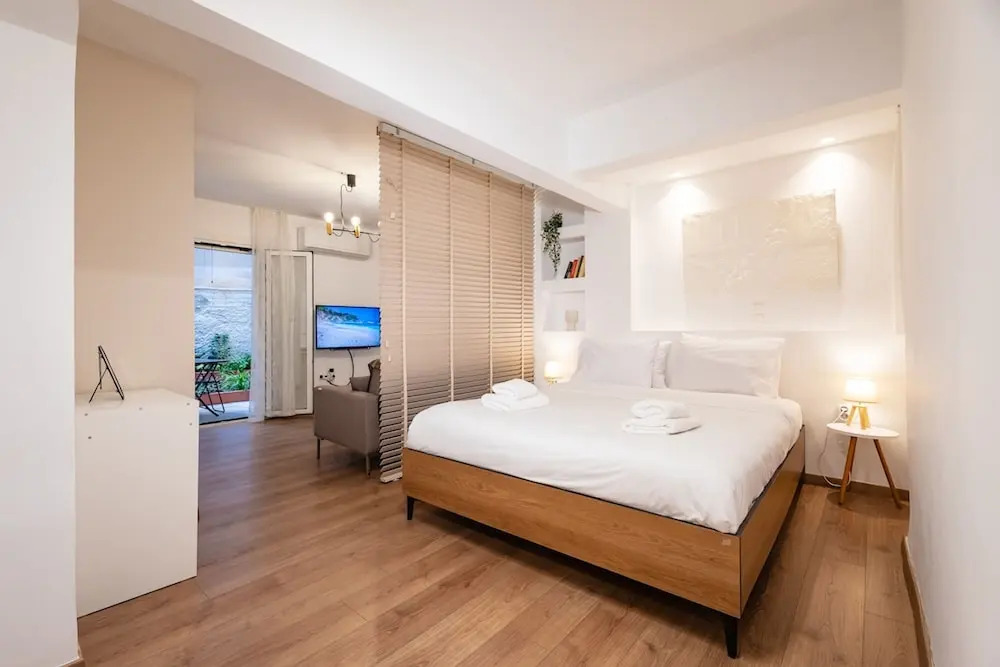 Quiet Apartment With a Garden at Exarcheia