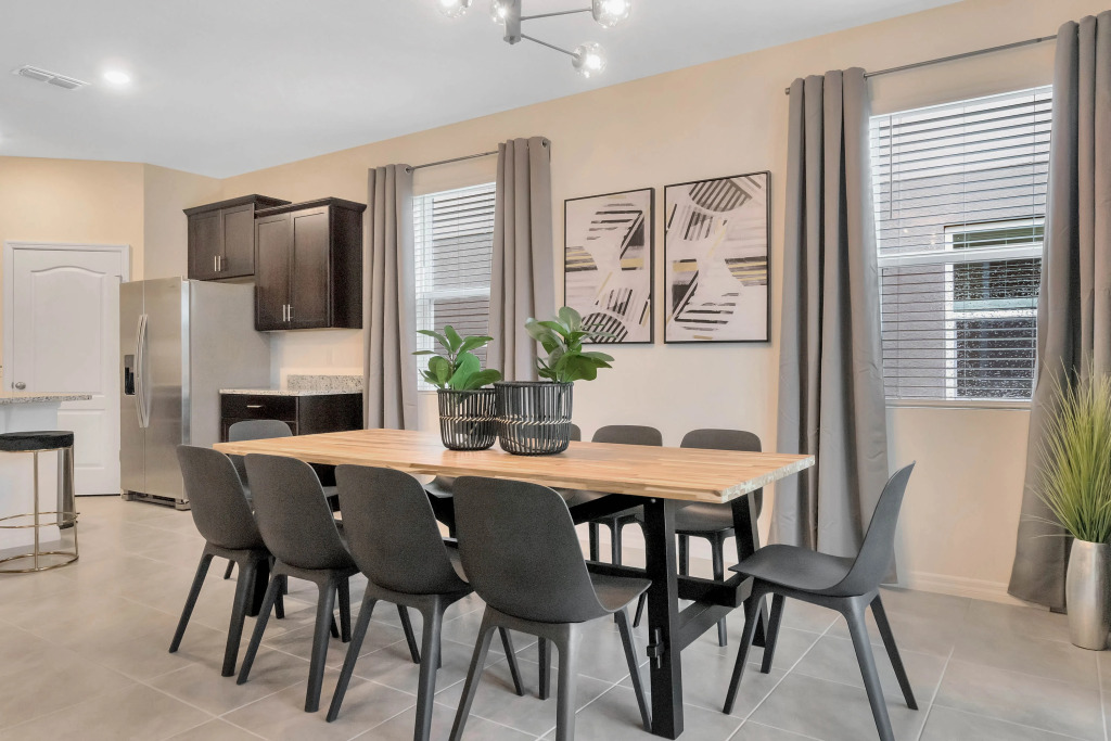 7 Bedrooms 5 Bathrooms Solterra 7599 Ol