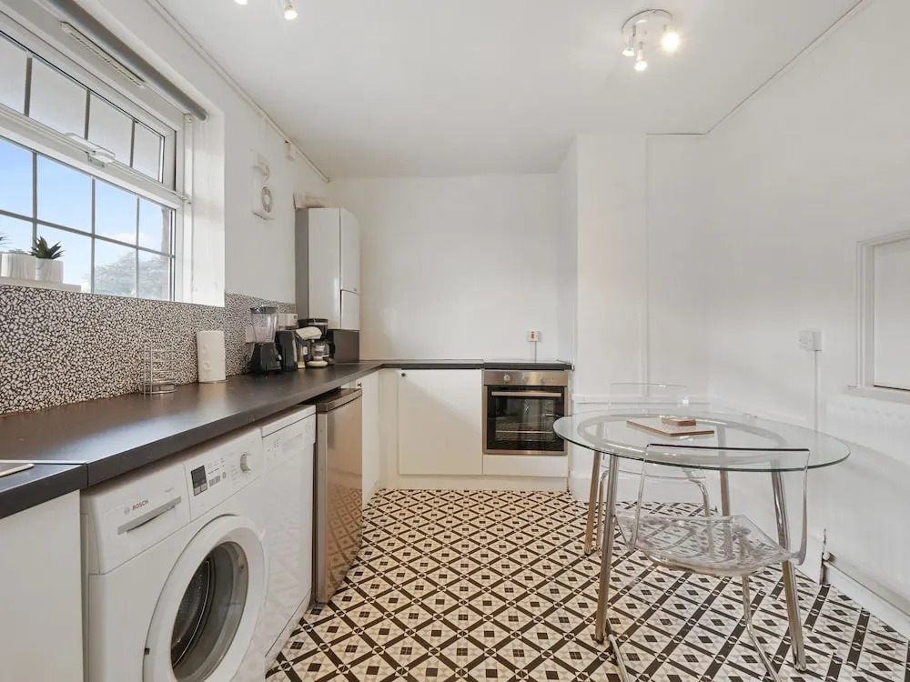 The Xavier Flat by Kasar Stays