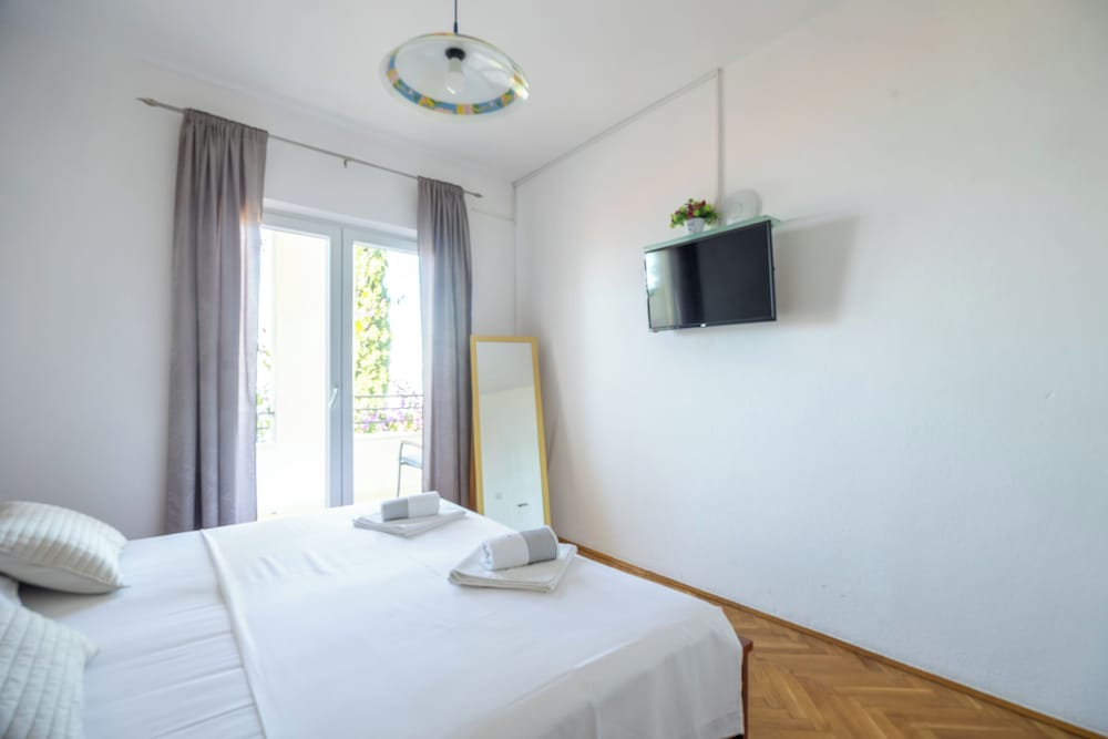 Apartments Josip II
