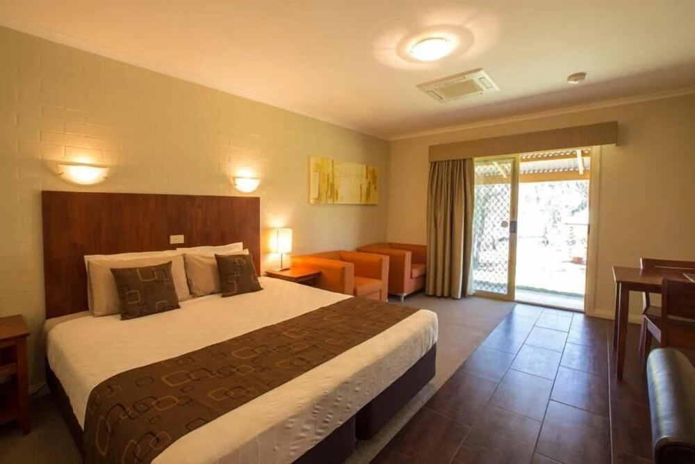 Euston Club Motel