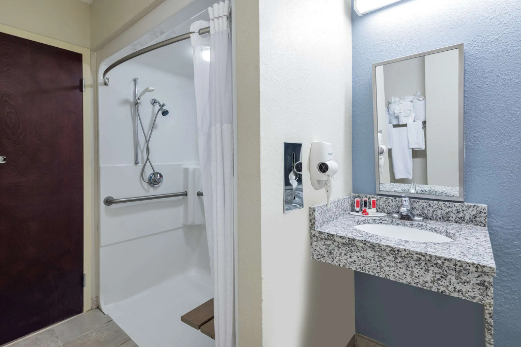 Microtel Inn & Suites - Greenville