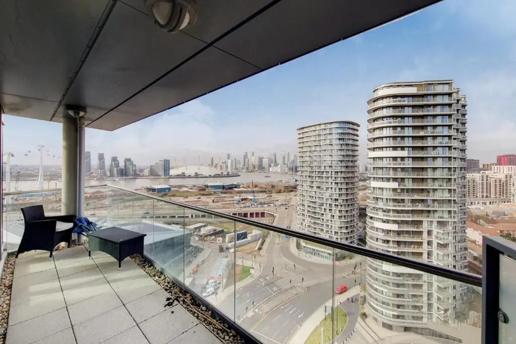 Deluxe three bedroom Apartment by London ExCeL Stays