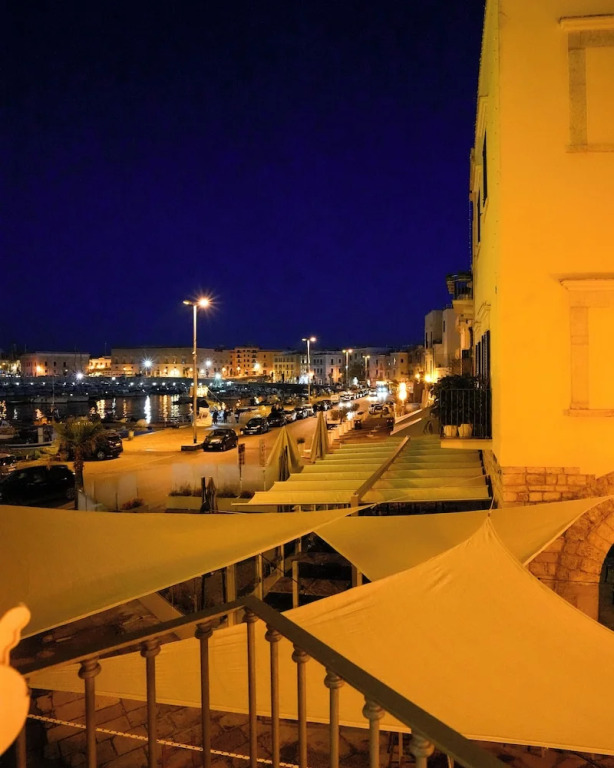 LA BANCHINA LUXURY SUITES