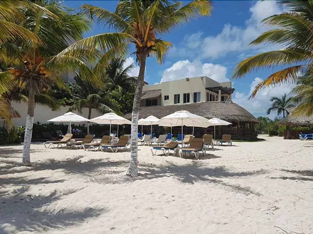 Amaris Beach Club