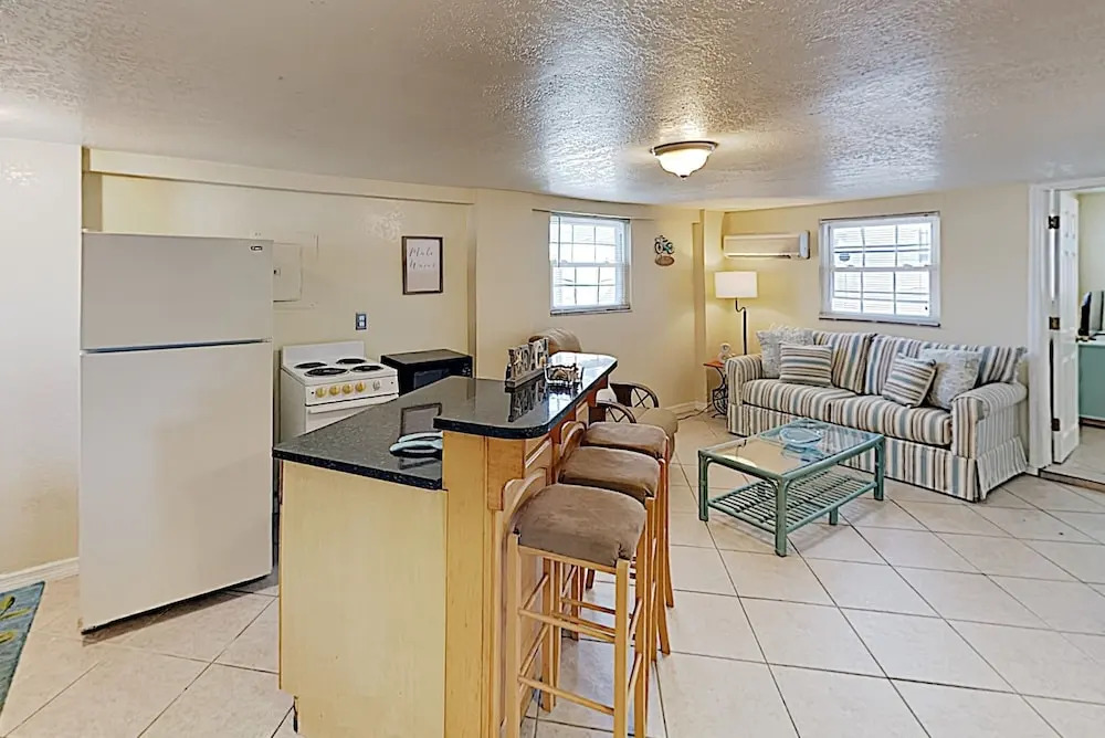 Coastal W/ Patios - Walk 3 Minutes To Beach! 1 Bedroom Condo