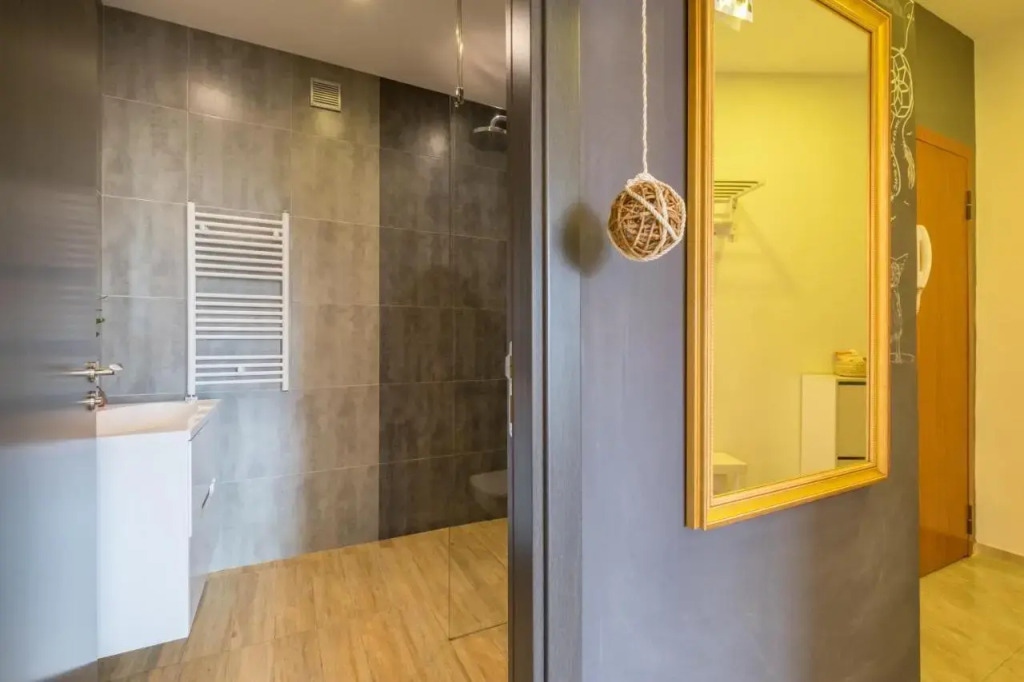 ARTistic & Spacious 2BD Central Apt