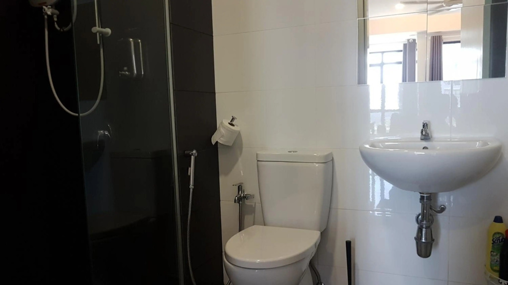 Glenmarie Utropolis Tower 1 by Kroll Home2stay with UNIFI TV Wifi Studio Apt