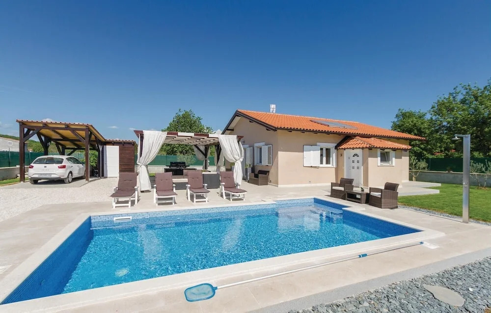 Awesome Home in Rovinj with Hot Tub, WiFi & 2 Bedrooms